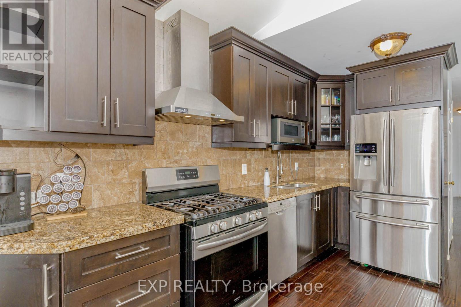 32 Vineberg Drive, Hamilton, Ontario  L9B 2P6 - Photo 12 - X12432061