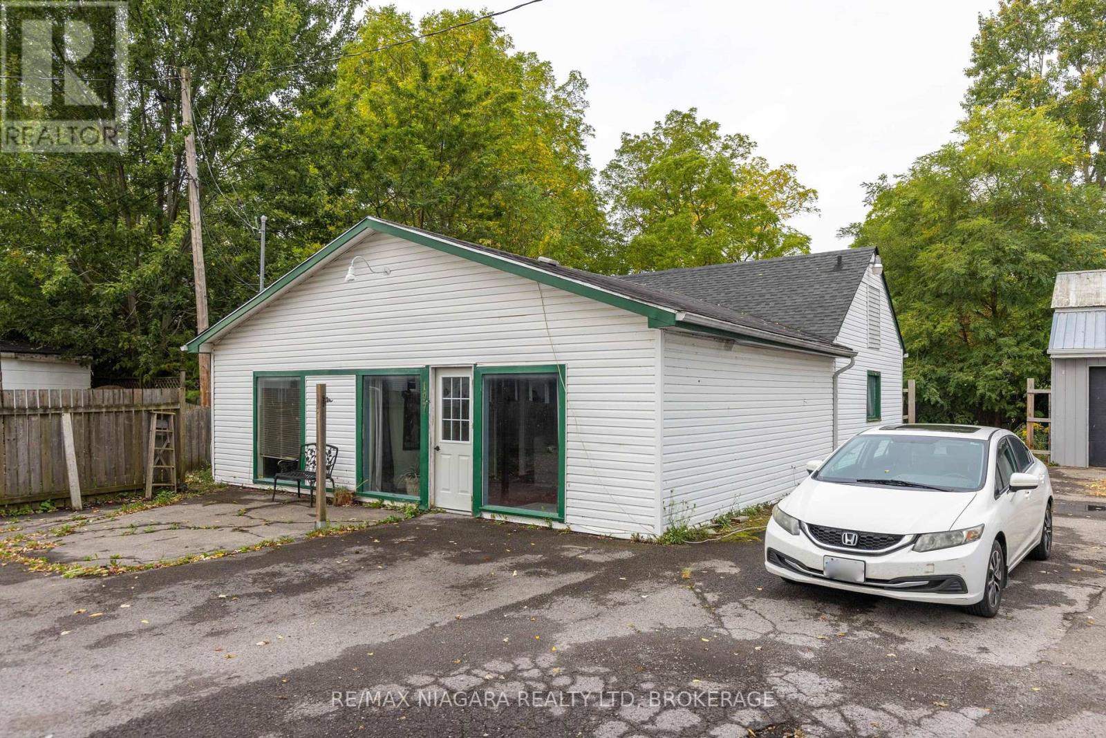 197-199 Ridge Road N, Fort Erie, Ontario  L0S 1N0 - Photo 4 - X12431070