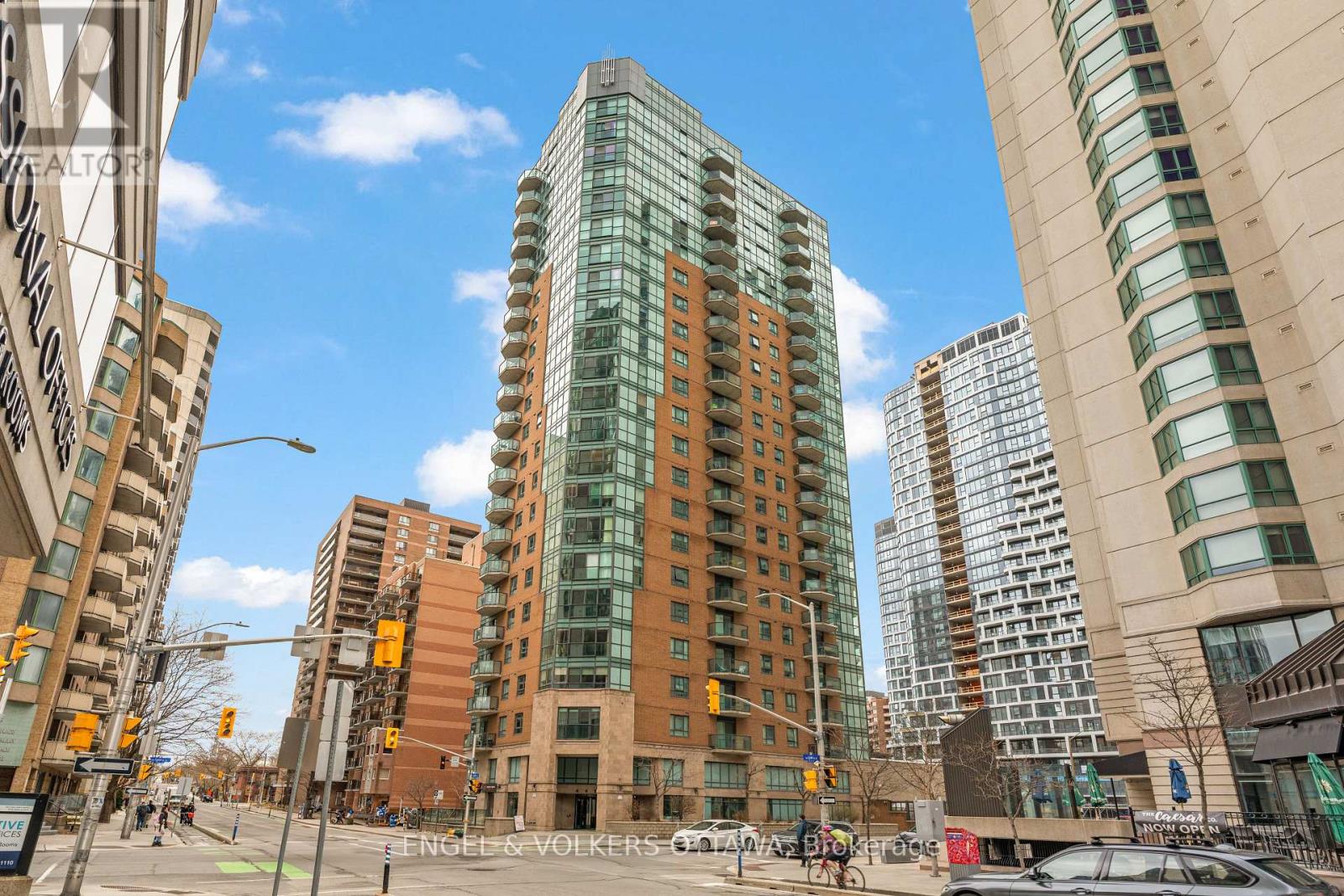 1403 - 445 Laurier Avenue W, Ottawa, Ontario  K1N 6R4 - Photo 1 - X12432253