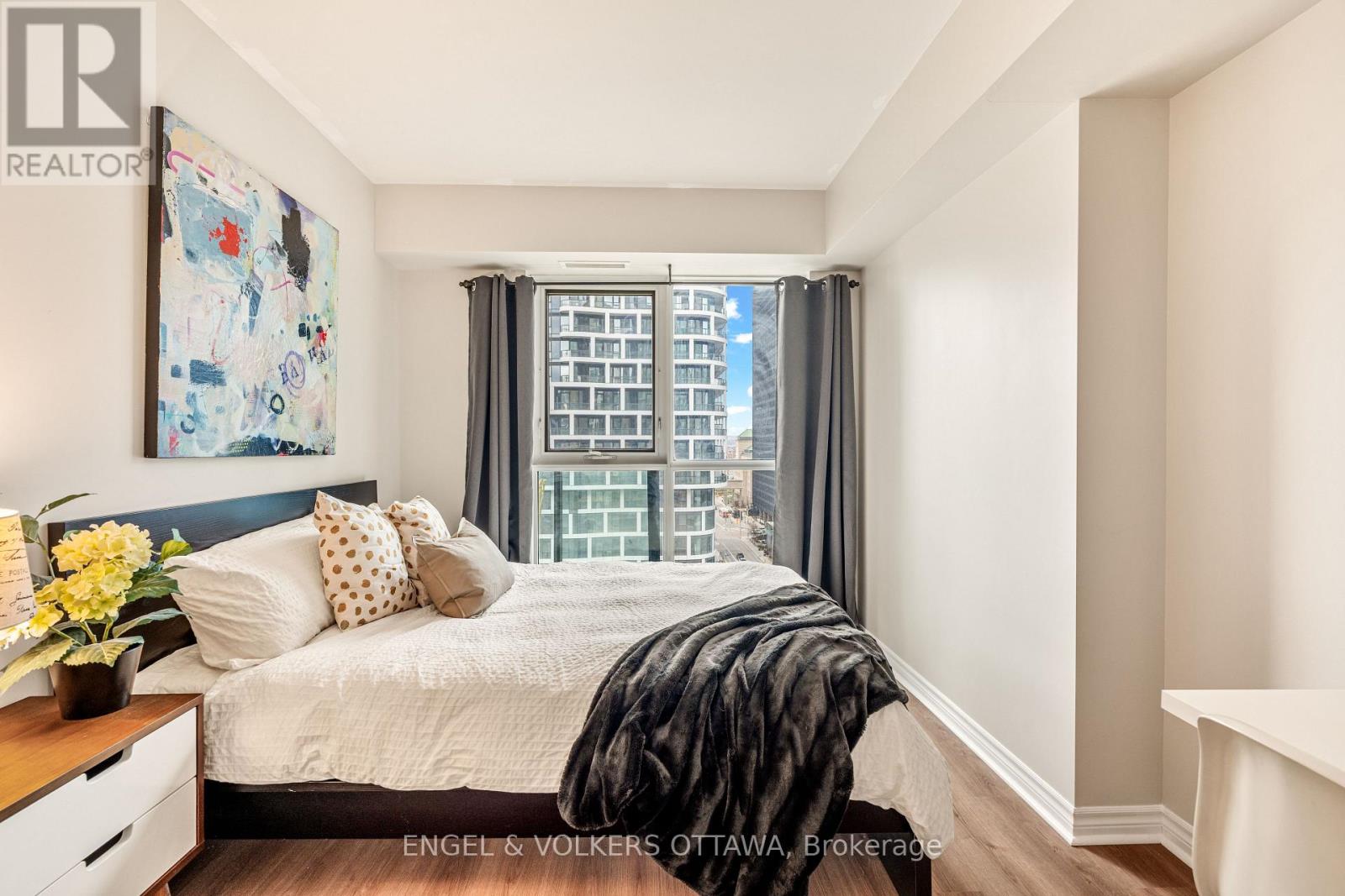1403 - 445 Laurier Avenue W, Ottawa, Ontario  K1N 6R4 - Photo 11 - X12432253