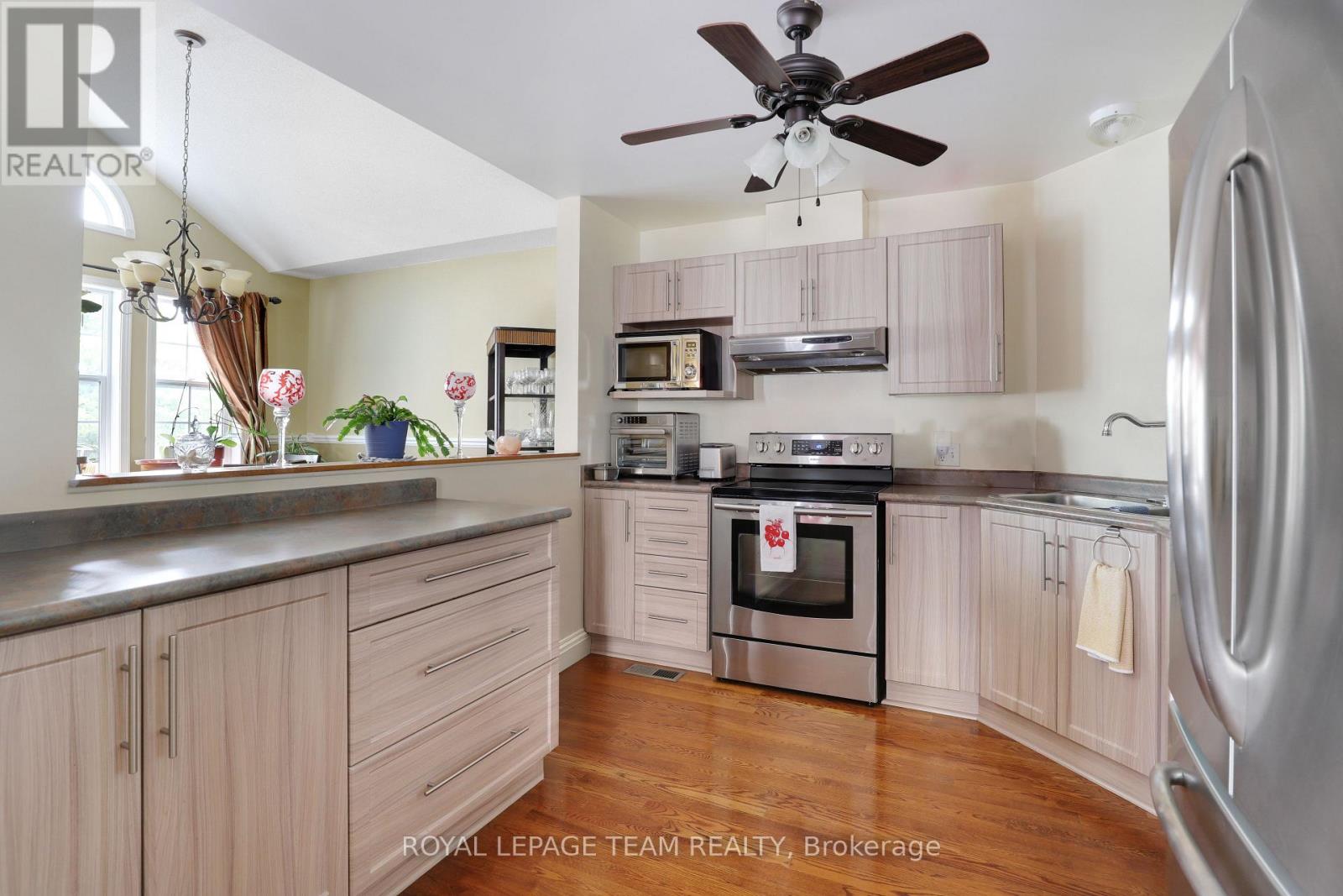 11 Saffron Court, Ottawa, Ontario  K2J 4R7 - Photo 7 - X12432263