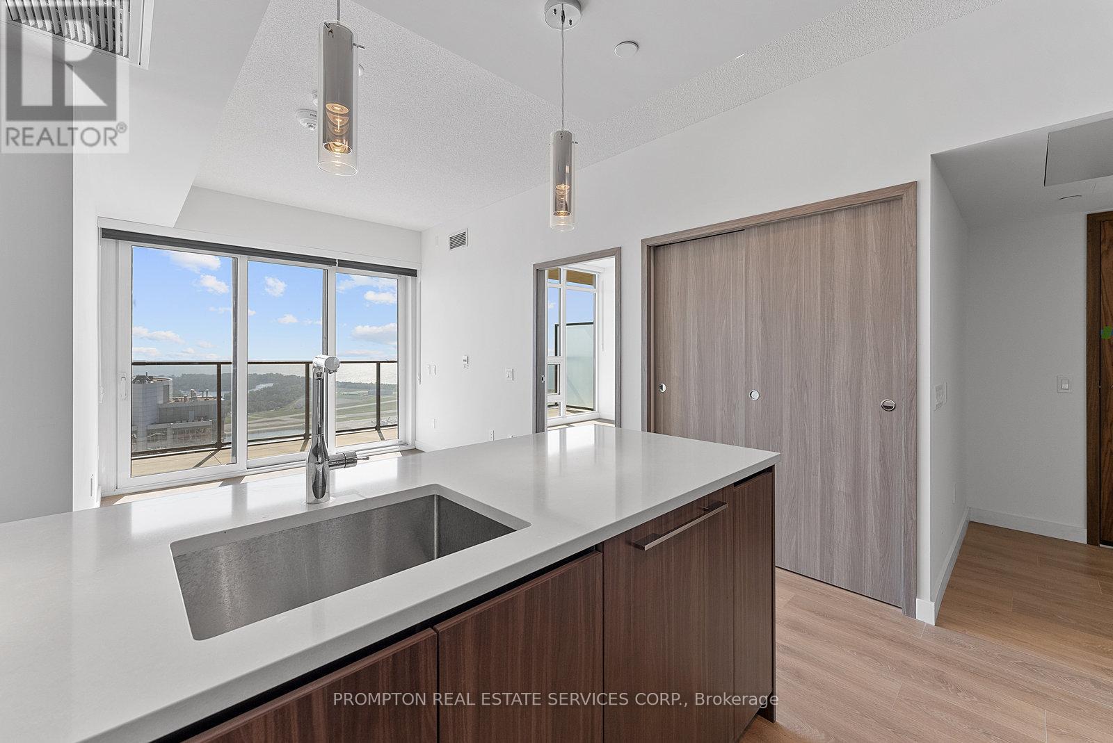 5910 - 3 Concord Cityplace Way, Toronto, Ontario  M5V 0X4 - Photo 7 - C12432192