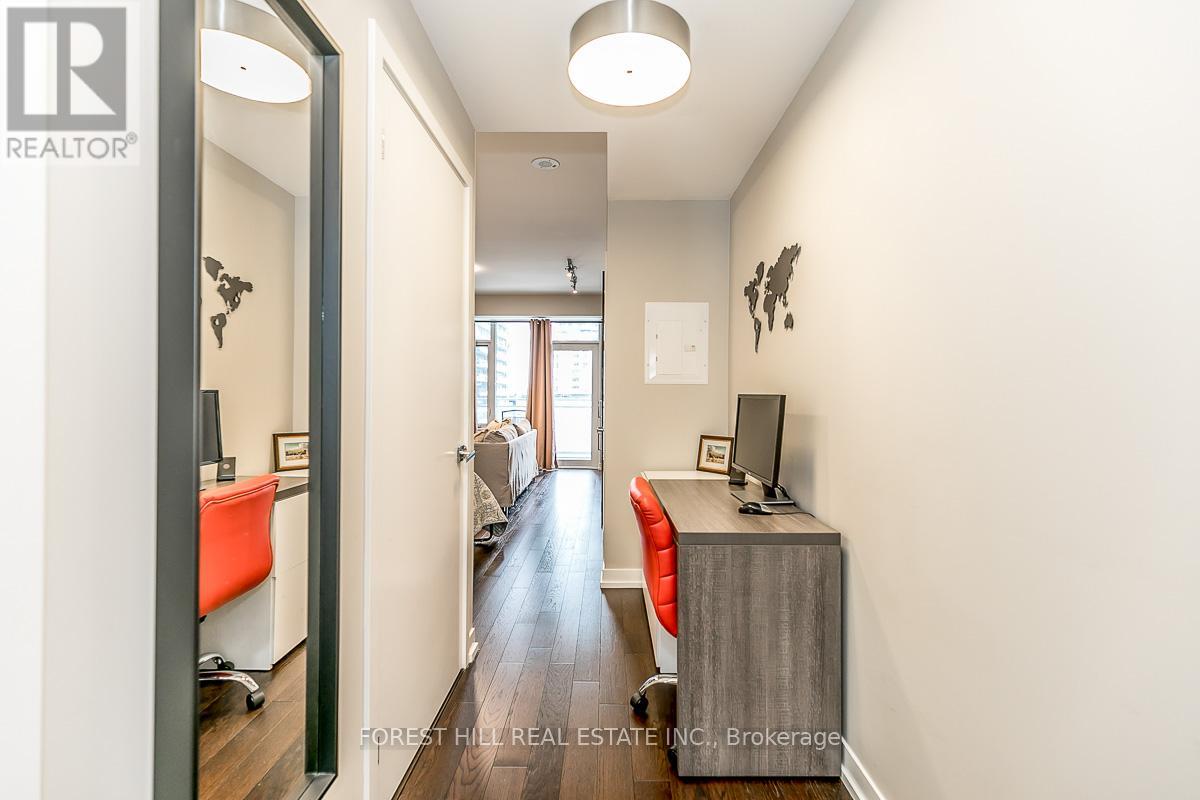 1003 - 21 Widmer Street, Toronto, Ontario  M5V 0B8 - Photo 7 - C12432215