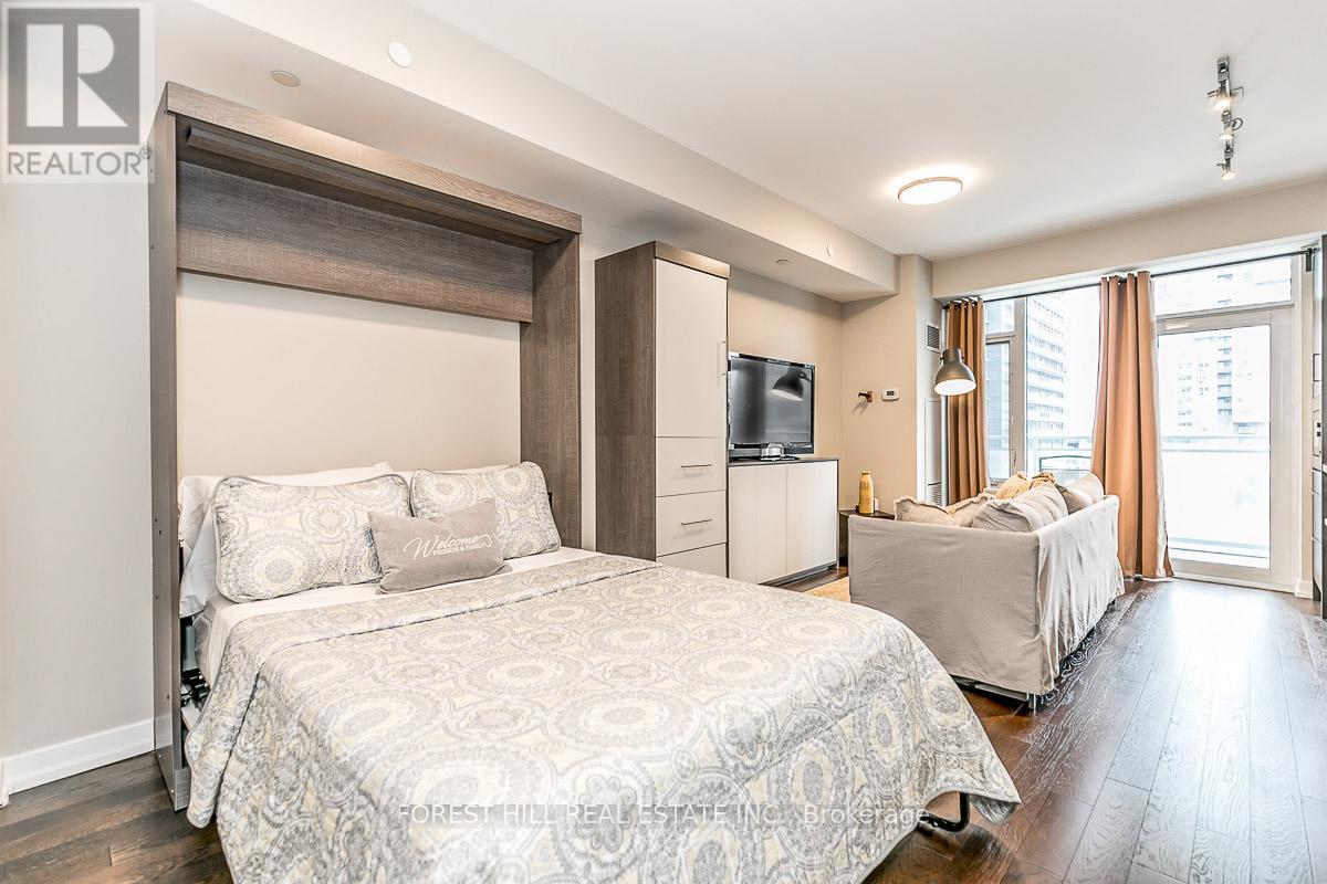 1003 - 21 Widmer Street, Toronto, Ontario  M5V 0B8 - Photo 8 - C12432215