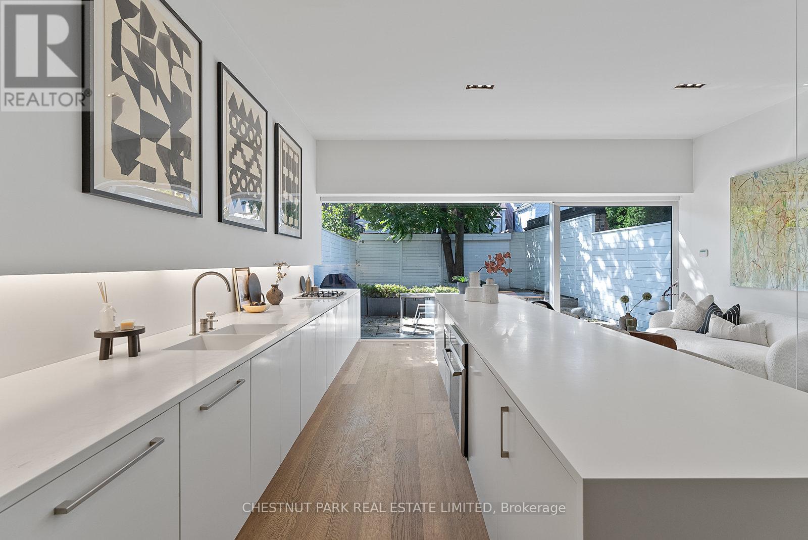 82 Robert Street, Toronto (University), Ontario  M5S 2K3 - Photo 5 - C12432219