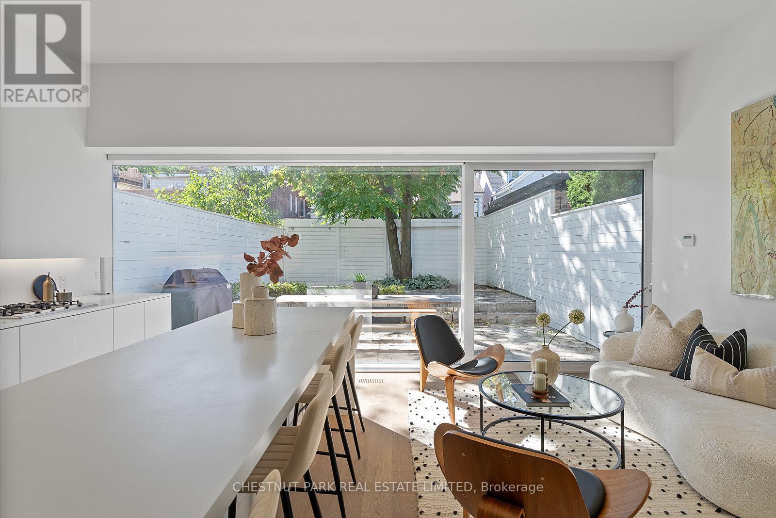 82 Robert Street, Toronto (University), Ontario  M5S 2K3 - Photo 8 - C12432219