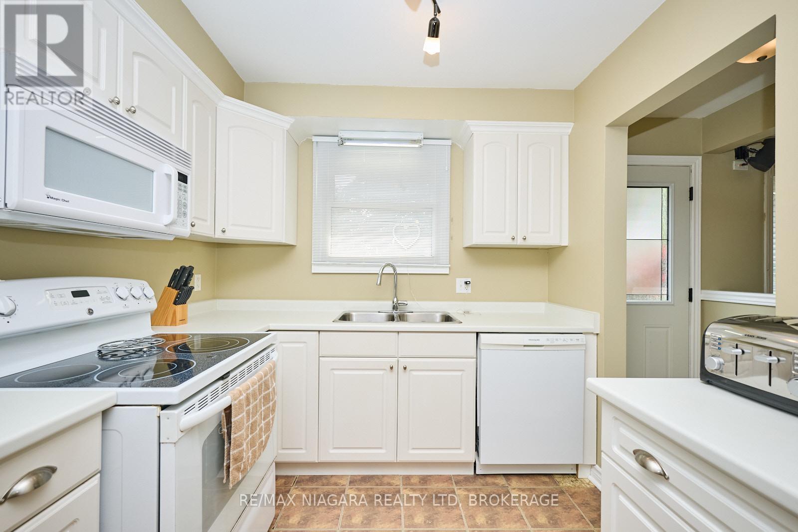 23 Huntley Crescent, St. Catharines (Carlton/bunting), Ontario  L2M 6E5 - Photo 15 - X12432260