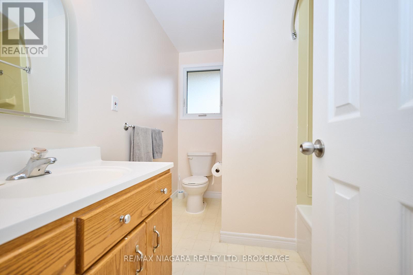 23 Huntley Crescent, St. Catharines (Carlton/bunting), Ontario  L2M 6E5 - Photo 16 - X12432260