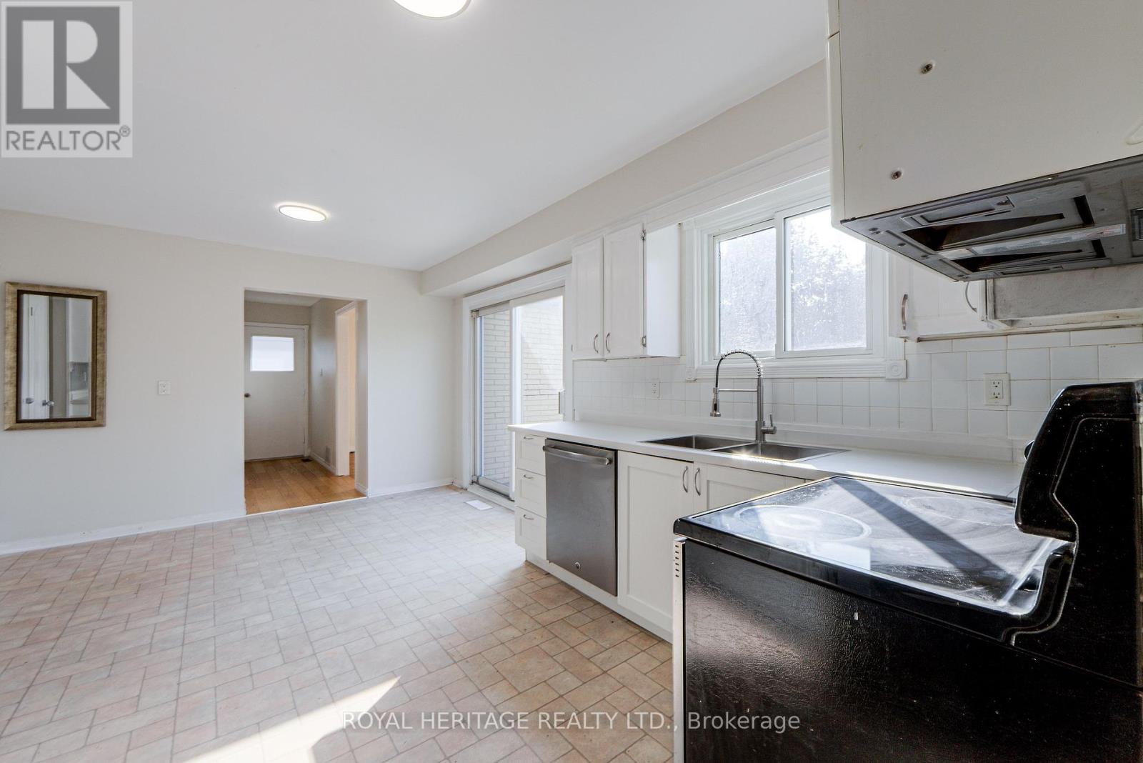 586 Creekview Circle, Pickering, Ontario  L1W 3E4 - Photo 11 - E12432084