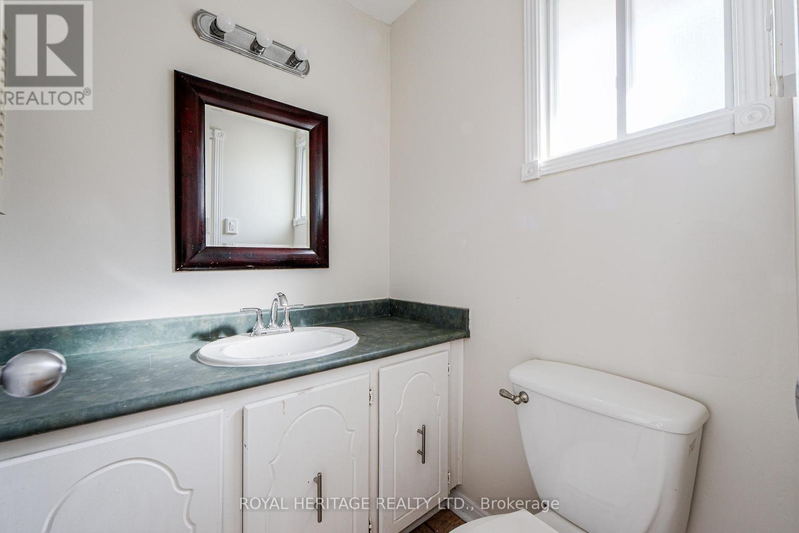 586 Creekview Circle, Pickering, Ontario  L1W 3E4 - Photo 18 - E12432084