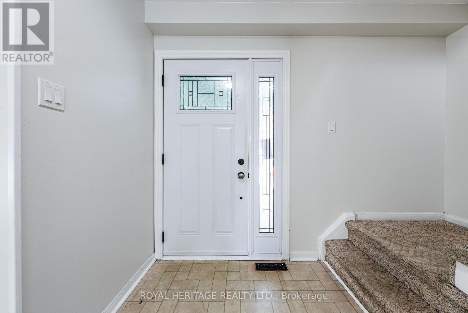 586 Creekview Circle, Pickering, Ontario  L1W 3E4 - Photo 3 - E12432084
