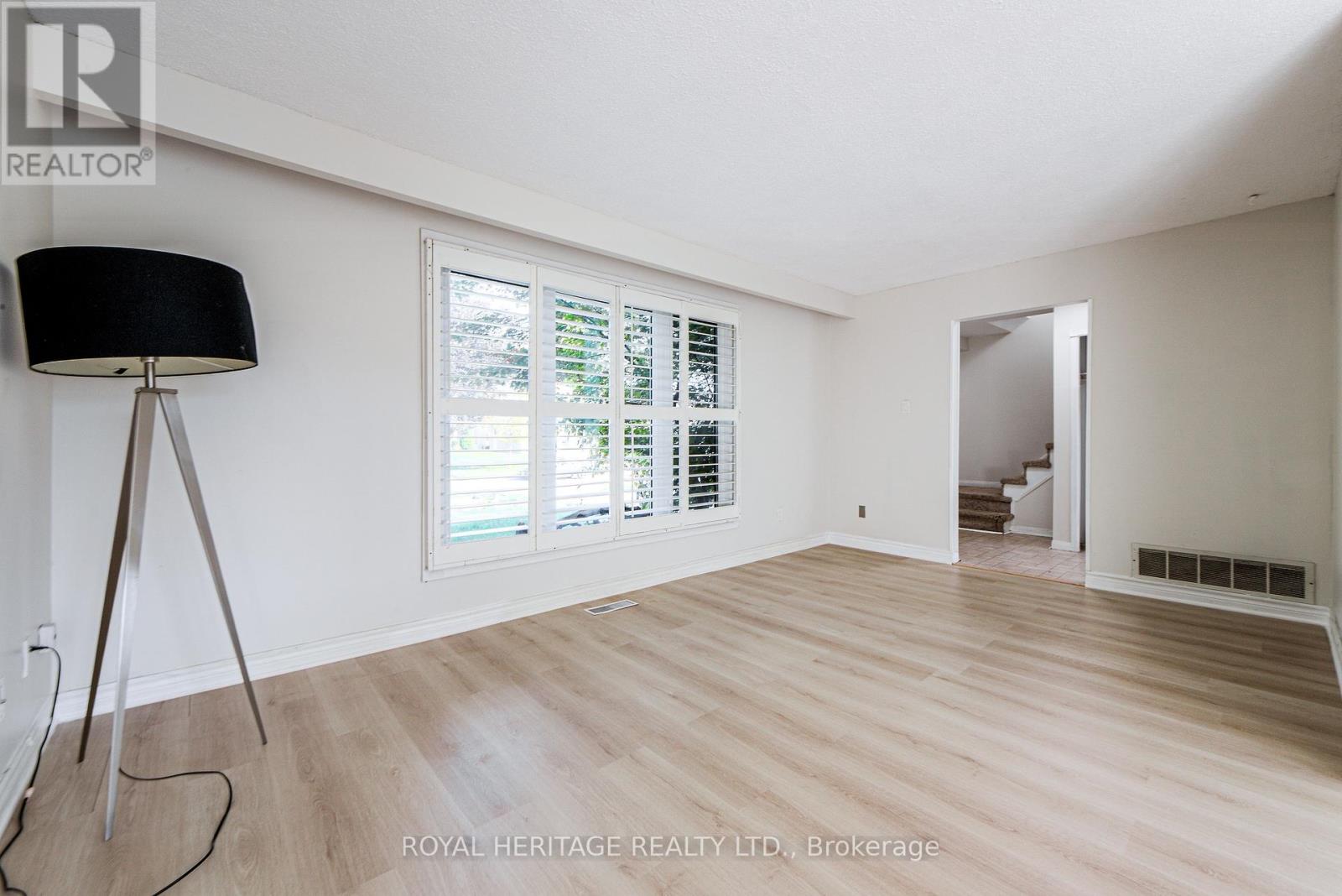 586 Creekview Circle, Pickering, Ontario  L1W 3E4 - Photo 4 - E12432084
