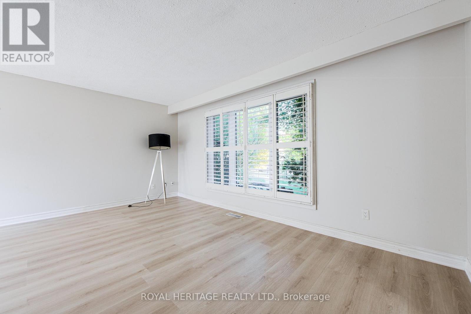 586 Creekview Circle, Pickering, Ontario  L1W 3E4 - Photo 5 - E12432084