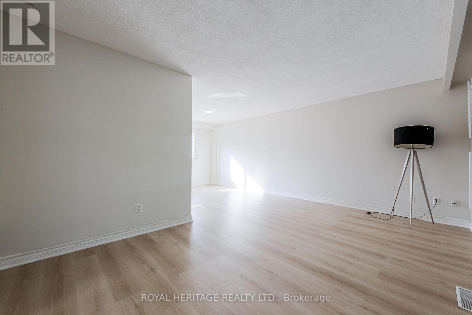 586 Creekview Circle, Pickering, Ontario  L1W 3E4 - Photo 6 - E12432084