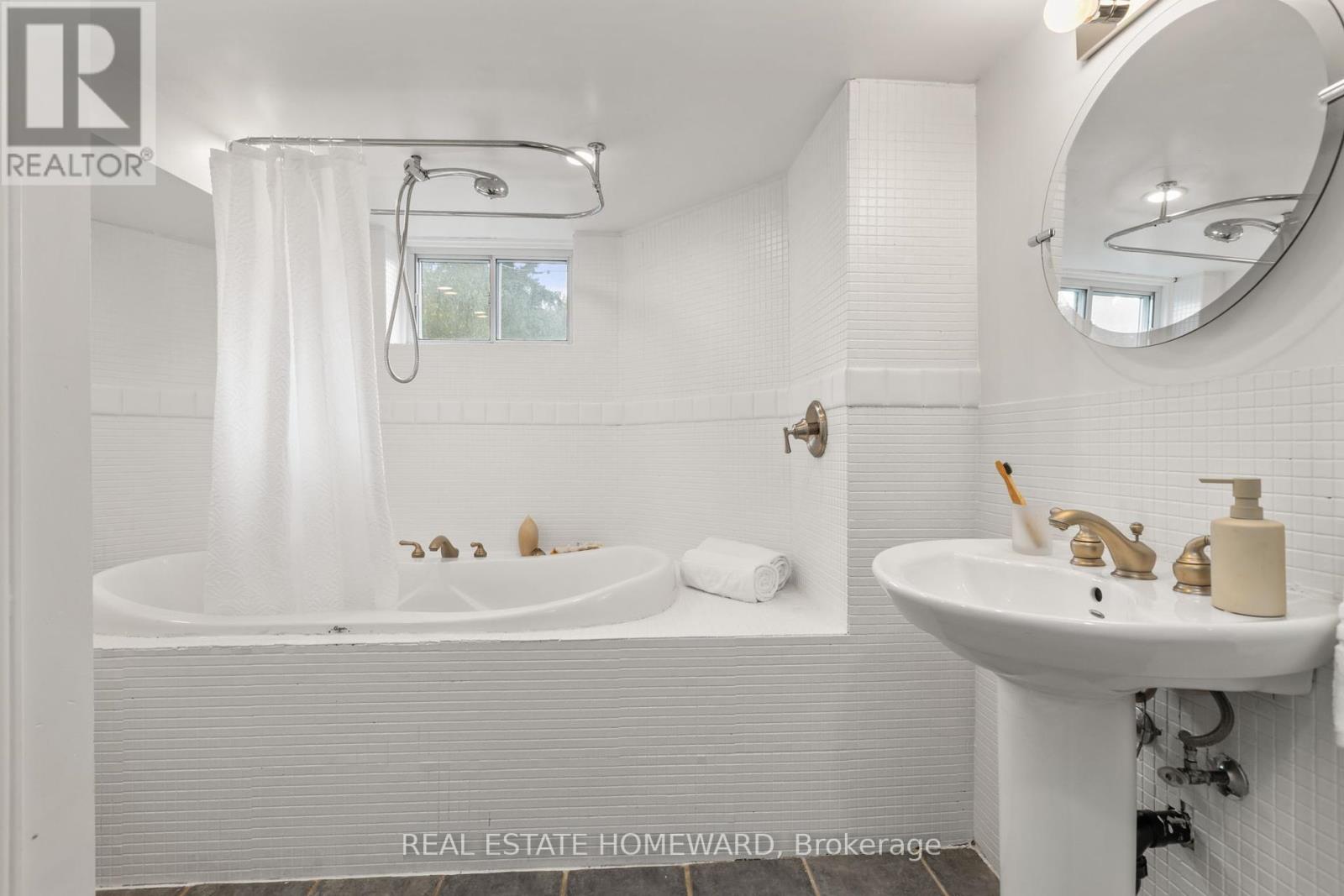 86 Floyd Avenue, Toronto, Ontario  M4K 2B5 - Photo 22 - E12432144