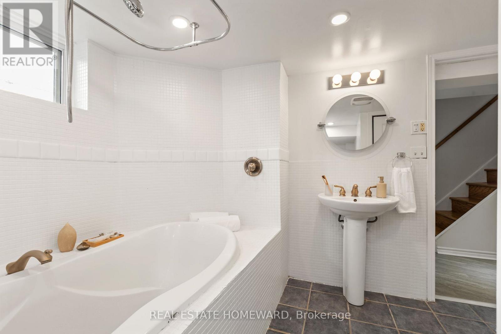 86 Floyd Avenue, Toronto, Ontario  M4K 2B5 - Photo 23 - E12432144