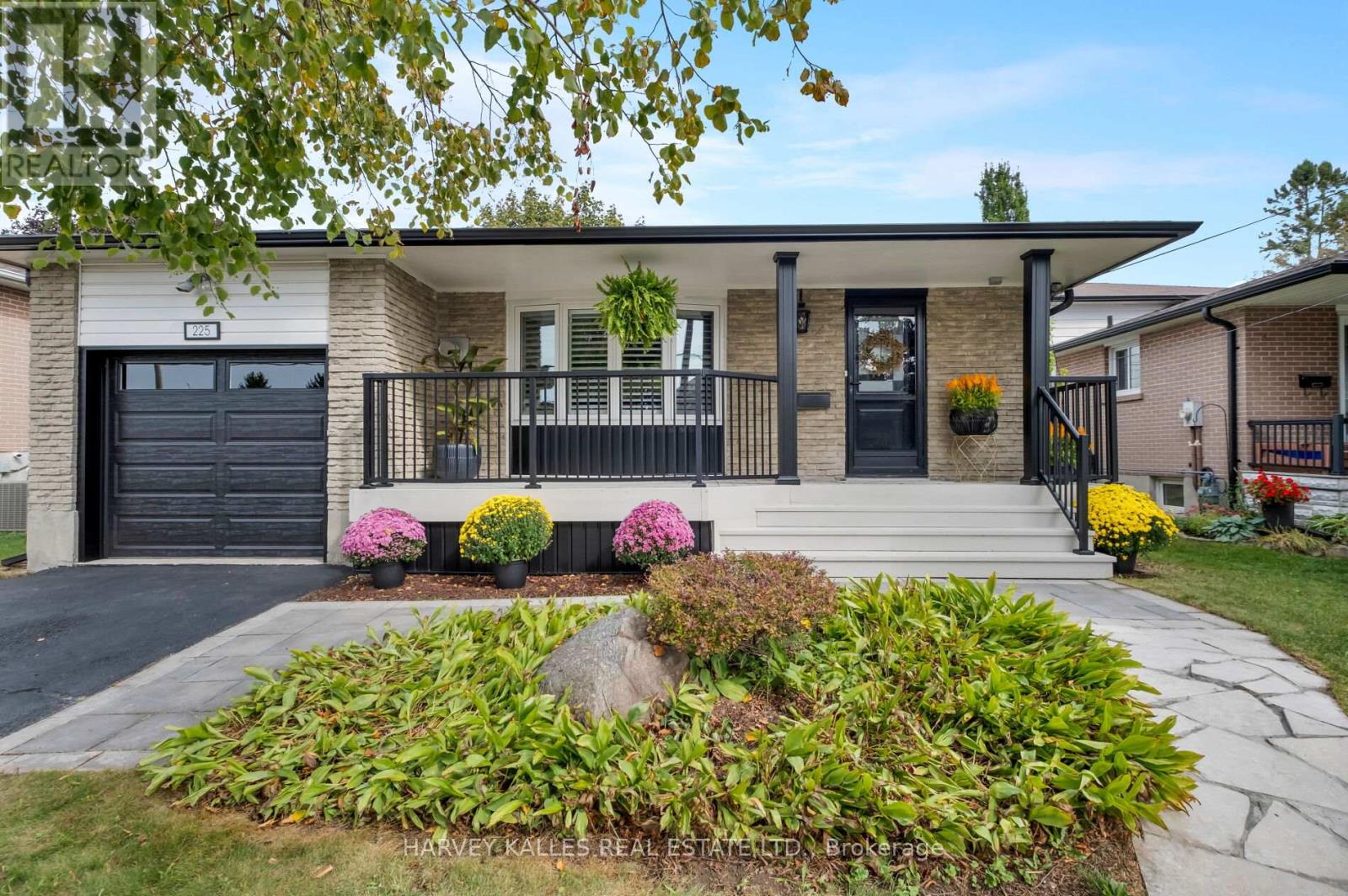 225 STEWART STREET, Whitby, Ontario