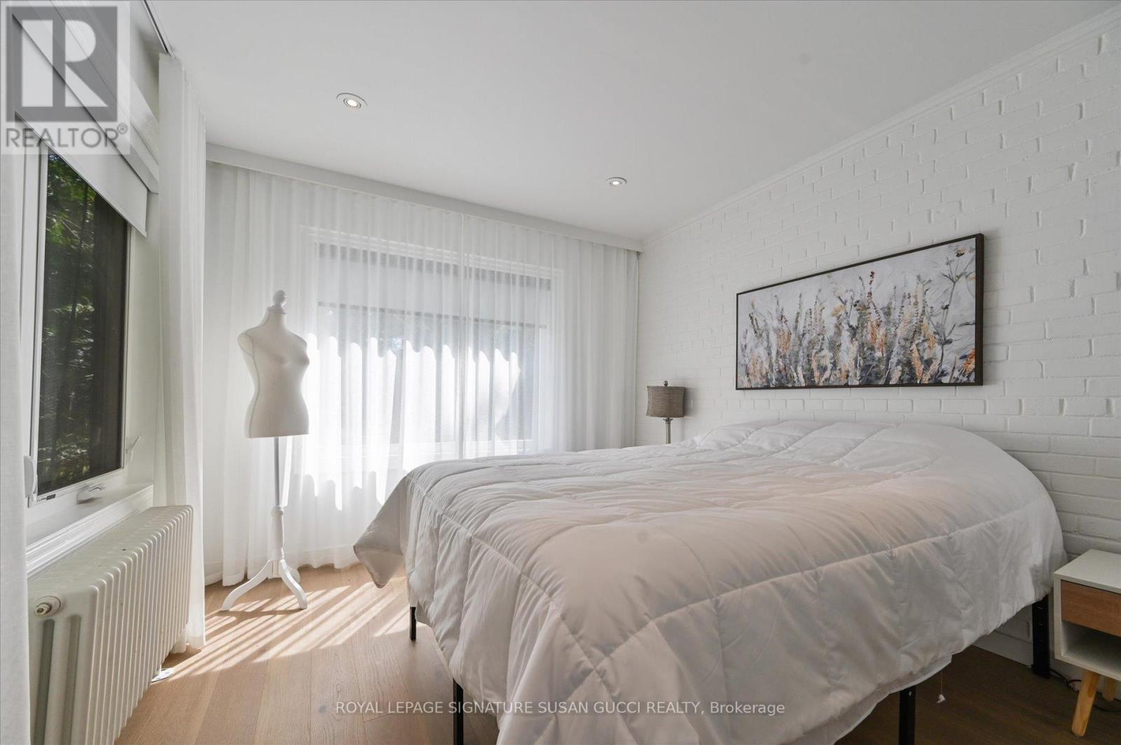 34 Glenwood Crescent, Toronto, Ontario  M4B 1J6 - Photo 19 - E12432225