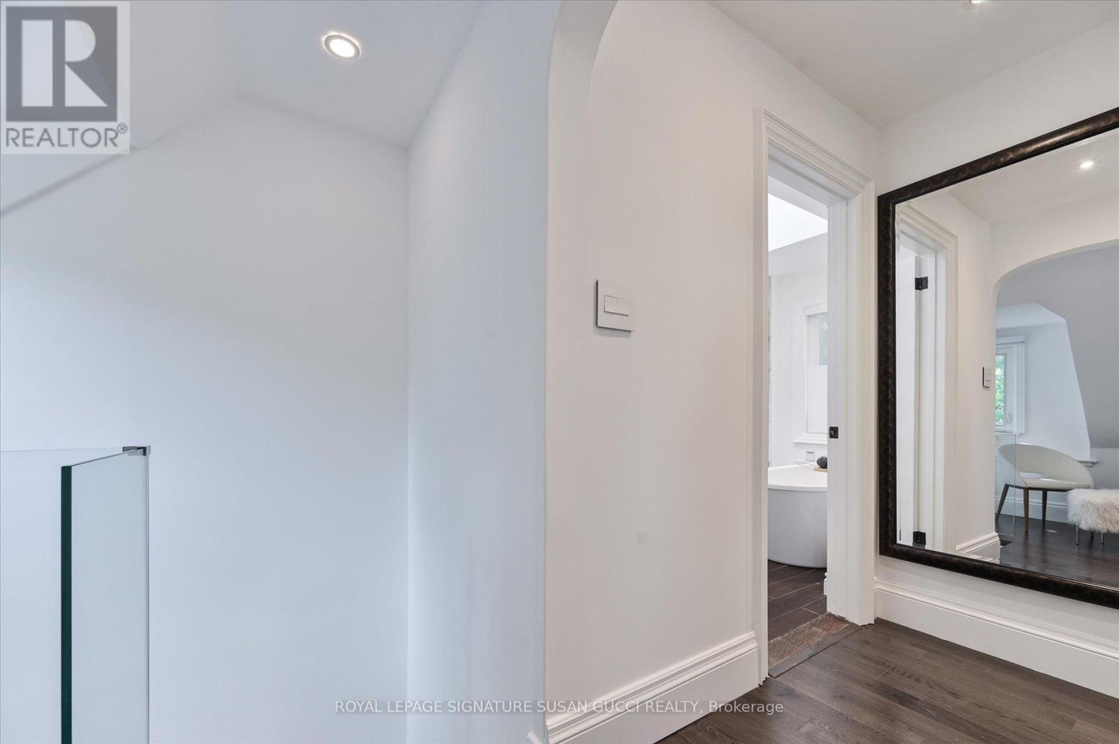 34 Glenwood Crescent, Toronto, Ontario  M4B 1J6 - Photo 22 - E12432225