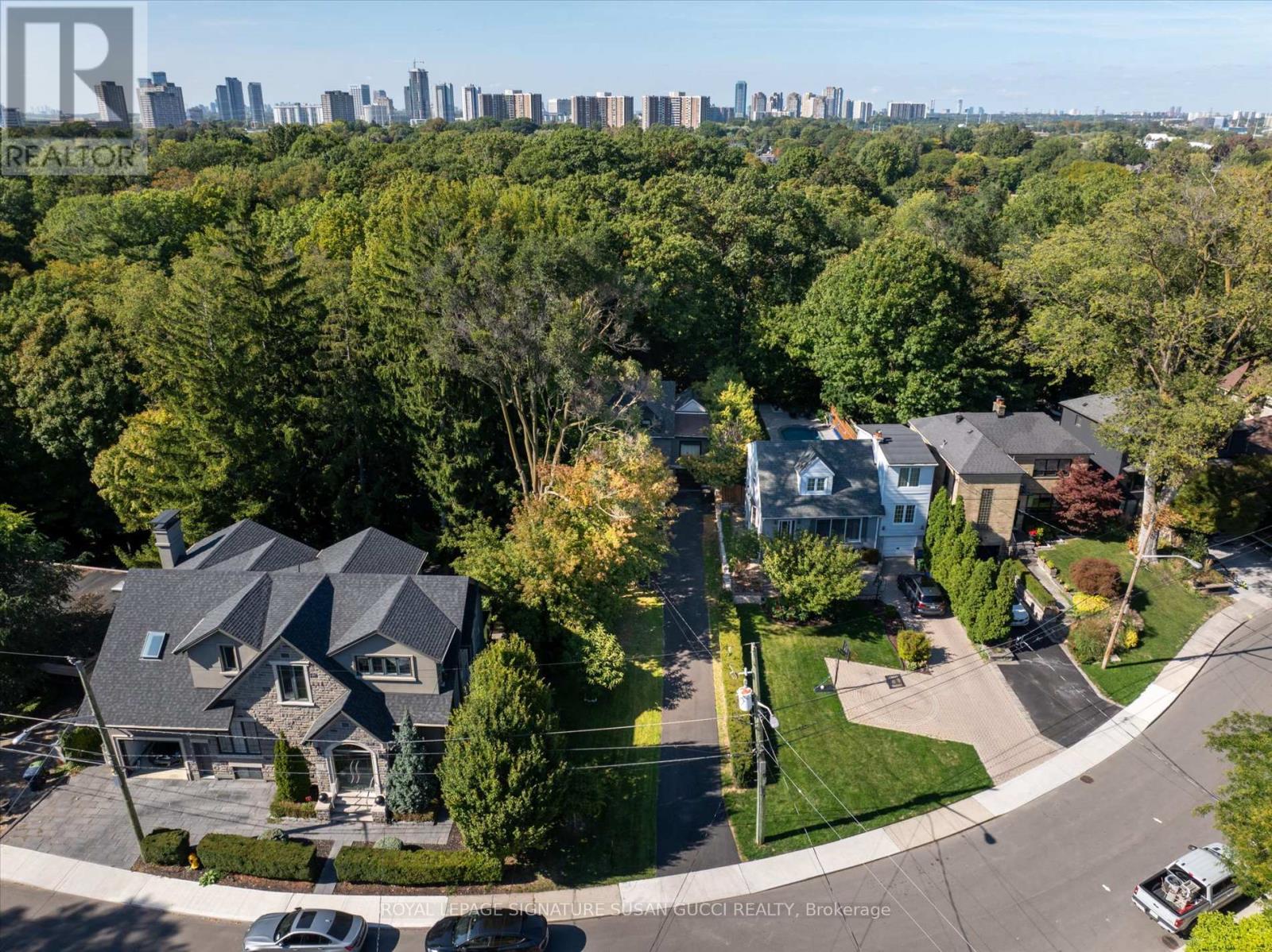 34 Glenwood Crescent, Toronto, Ontario  M4B 1J6 - Photo 3 - E12432225