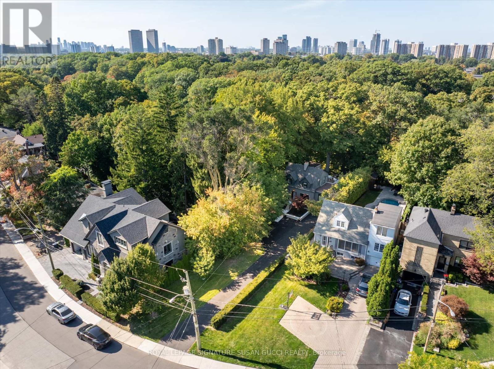 34 Glenwood Crescent, Toronto, Ontario  M4B 1J6 - Photo 4 - E12432225