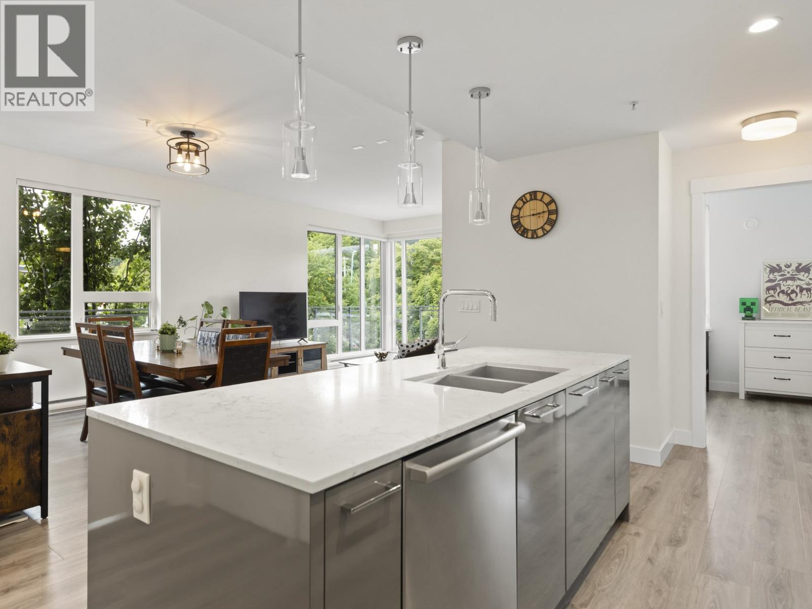 303 1327 Draycott Road, North Vancouver, British Columbia  V7J 1W1 - Photo 2 - R3053060