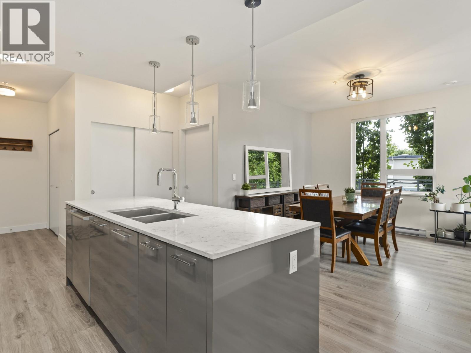303 1327 Draycott Road, North Vancouver, British Columbia  V7J 1W1 - Photo 3 - R3053060
