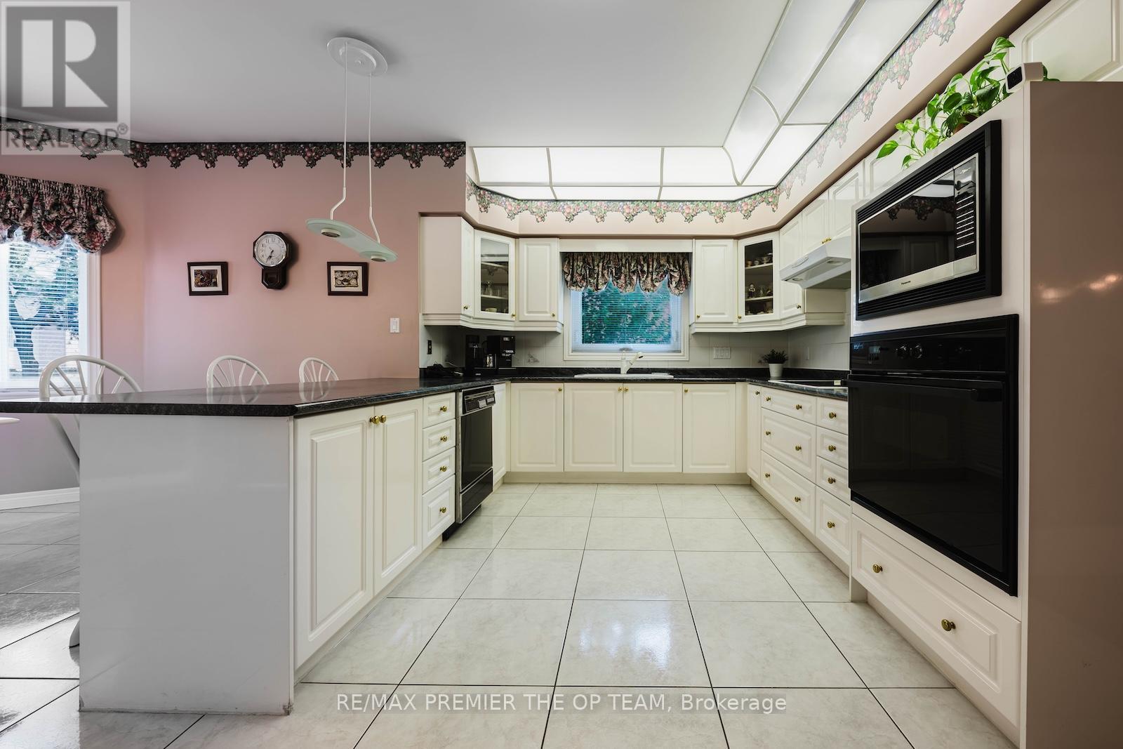 77 Malden Street, Vaughan, Ontario  L4L 8J3 - Photo 17 - N12429658