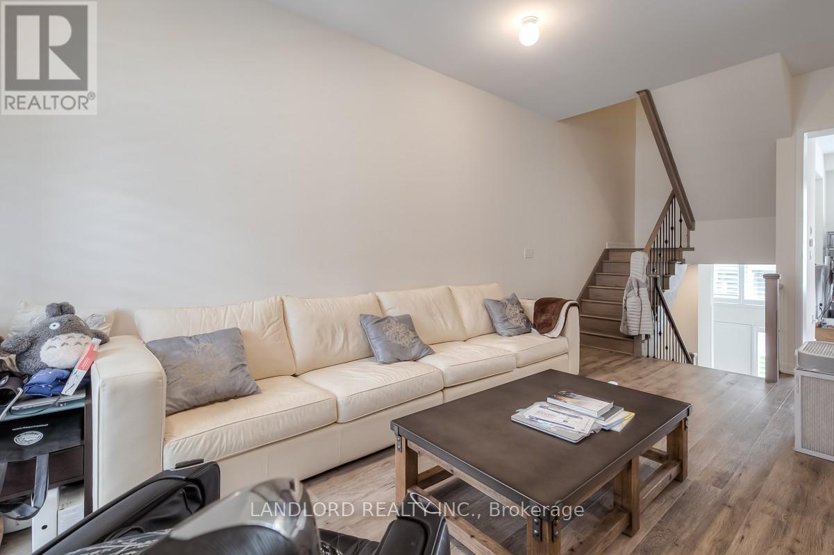 44 Armillo Place, Markham, Ontario  L6E 0V4 - Photo 4 - N12432088