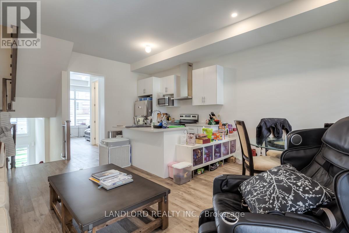 44 Armillo Place, Markham, Ontario  L6E 0V4 - Photo 5 - N12432088