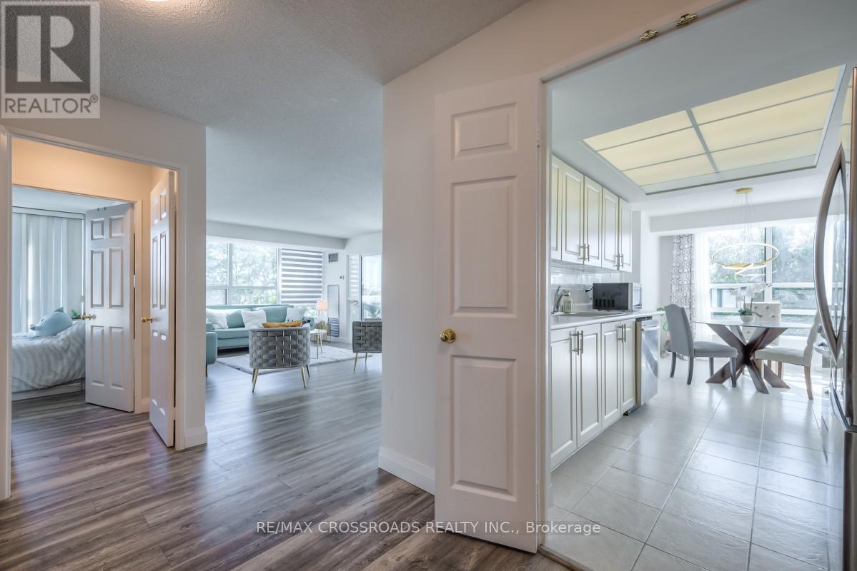 304 - 7825 Bayview Avenue, Markham, Ontario  L3T 7N2 - Photo 4 - N12432198