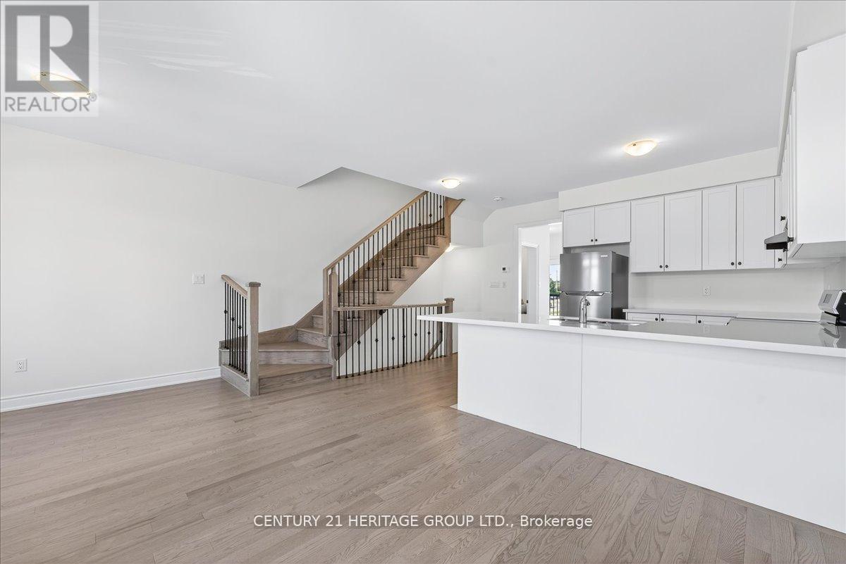 6 Elgin Court, Bradford West Gwillimbury, Ontario  L3Z 4R1 - Photo 10 - N12432212