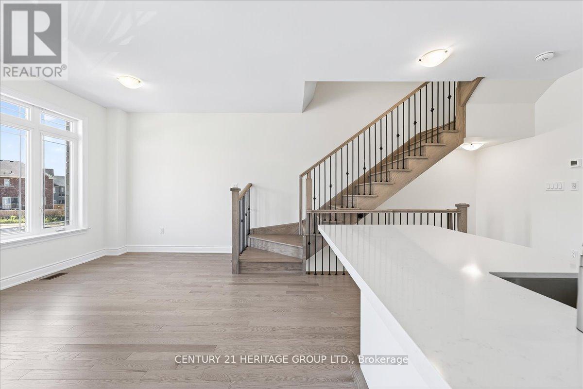 6 Elgin Court, Bradford West Gwillimbury, Ontario  L3Z 4R1 - Photo 12 - N12432212