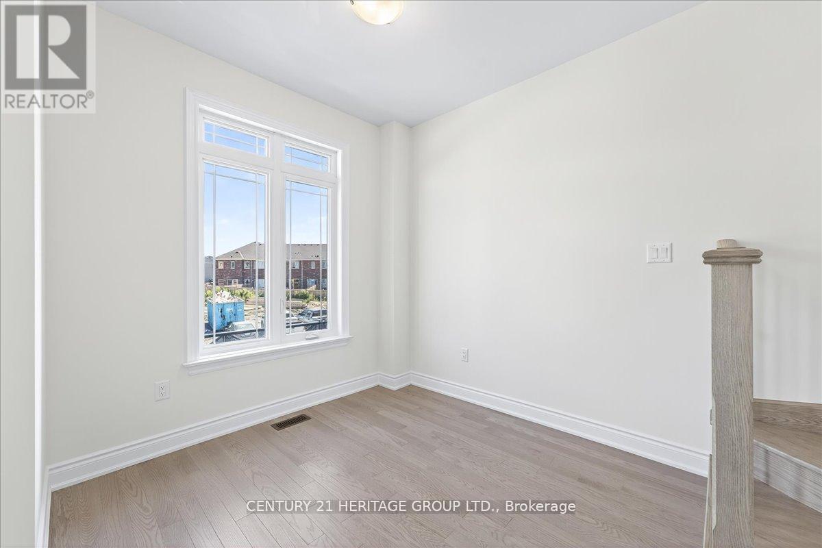 6 Elgin Court, Bradford West Gwillimbury, Ontario  L3Z 4R1 - Photo 15 - N12432212