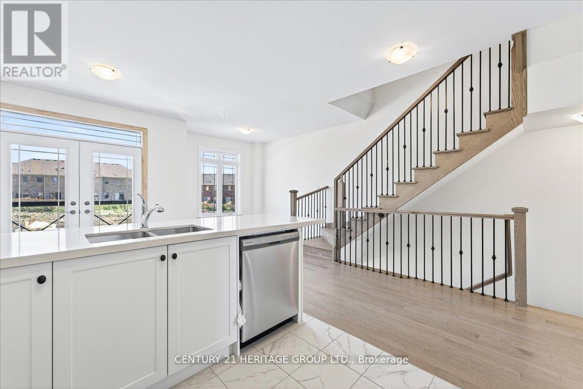 6 Elgin Court, Bradford West Gwillimbury, Ontario  L3Z 4R1 - Photo 16 - N12432212