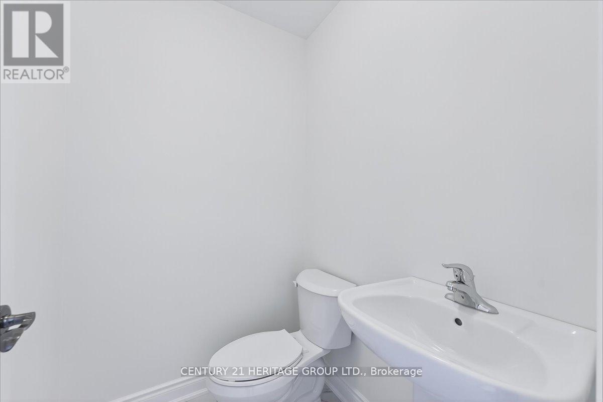 6 Elgin Court, Bradford West Gwillimbury, Ontario  L3Z 4R1 - Photo 19 - N12432212