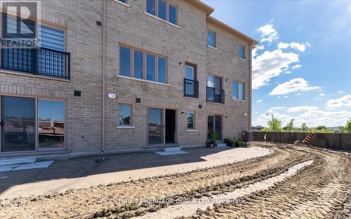 6 Elgin Court, Bradford West Gwillimbury, Ontario  L3Z 4R1 - Photo 48 - N12432212