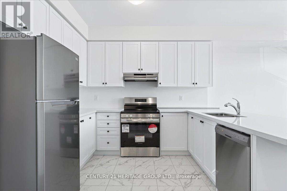 6 Elgin Court, Bradford West Gwillimbury, Ontario  L3Z 4R1 - Photo 7 - N12432212