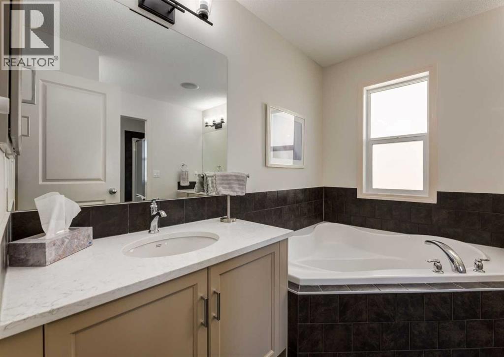 24 Silverado Saddle Court Sw, Calgary, Alberta  T2X 0J1 - Photo 17 - A2259849