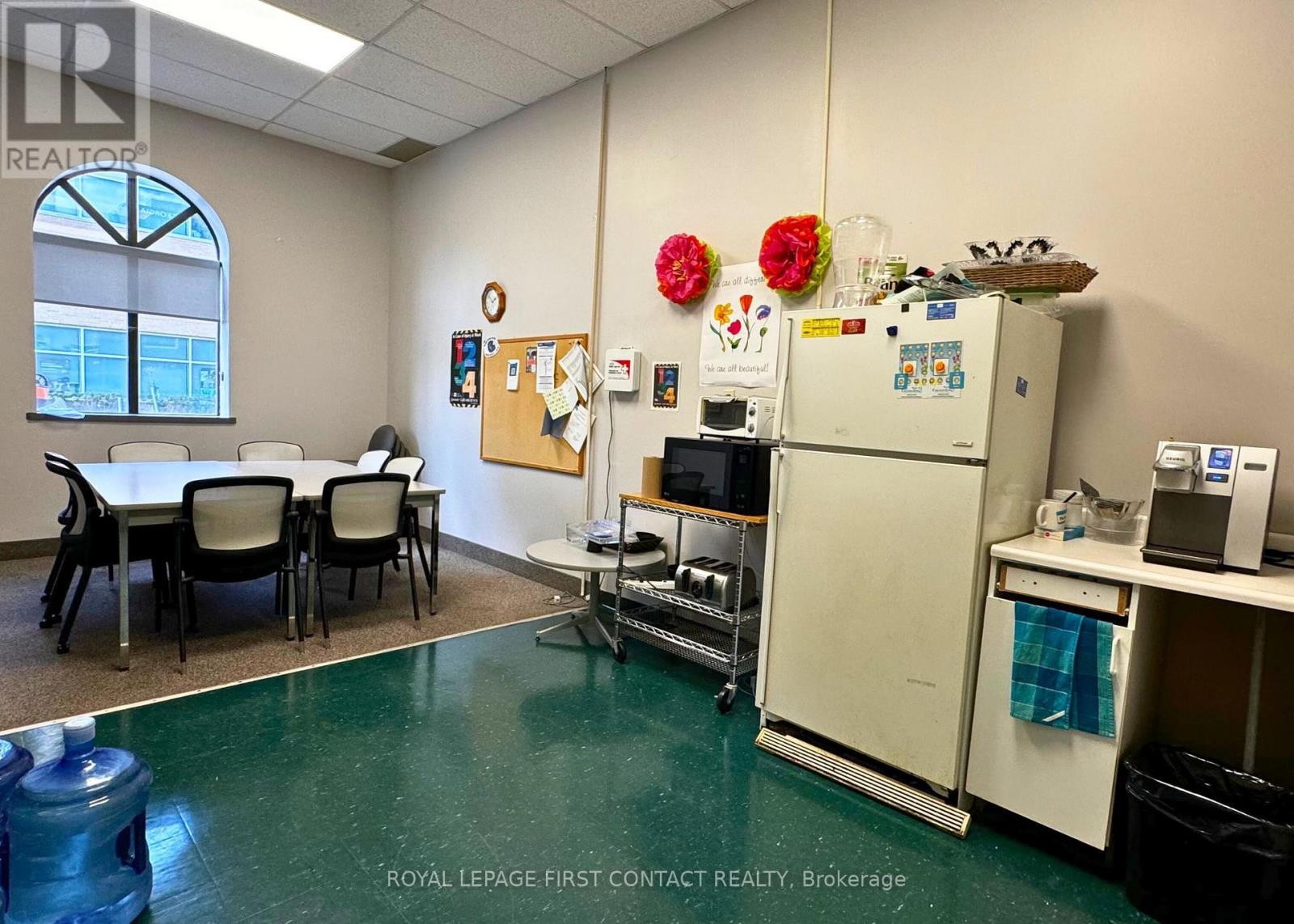 Ground Floor - 48 Collier Street, Barrie, Ontario  L4M 1G8 - Photo 15 - S12432104