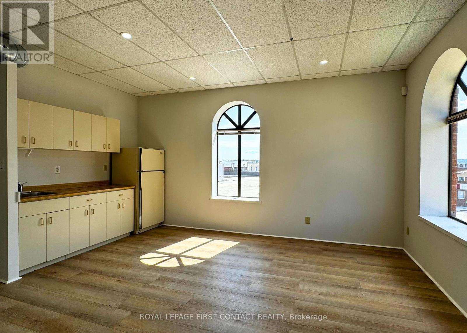 48 Collier Street, Barrie, Ontario  L4M 1G8 - Photo 21 - S12432109