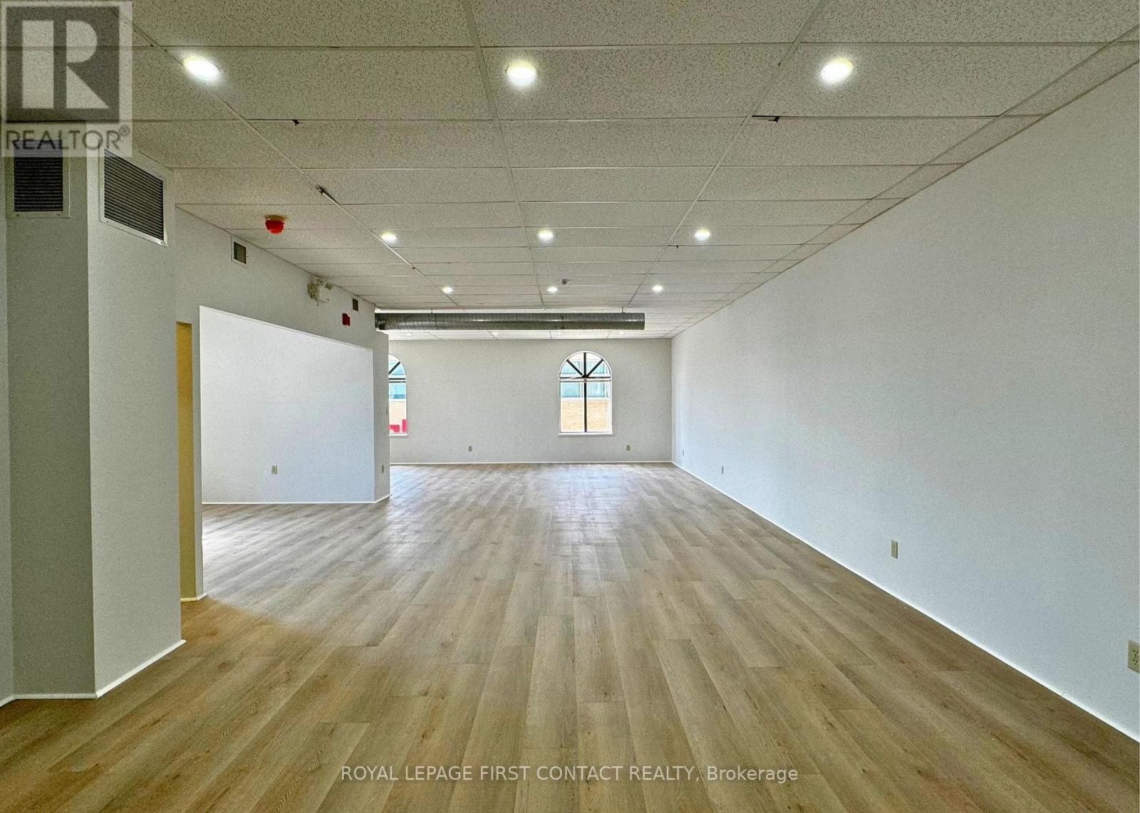 Second Floor - 48 Collier Street, Barrie, Ontario  L4M 1G8 - Photo 4 - S12432110