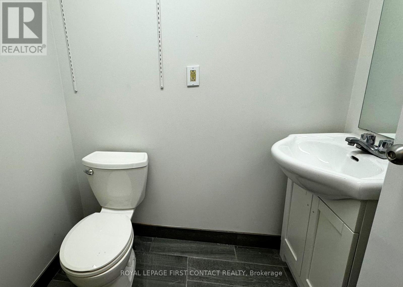 Second Floor - 48 Collier Street, Barrie, Ontario  L4M 1G8 - Photo 6 - S12432110