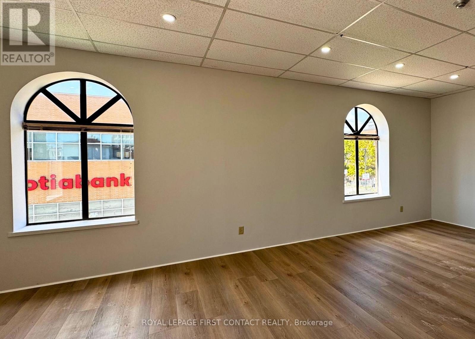 Second Floor - 48 Collier Street, Barrie, Ontario  L4M 1G8 - Photo 8 - S12432110
