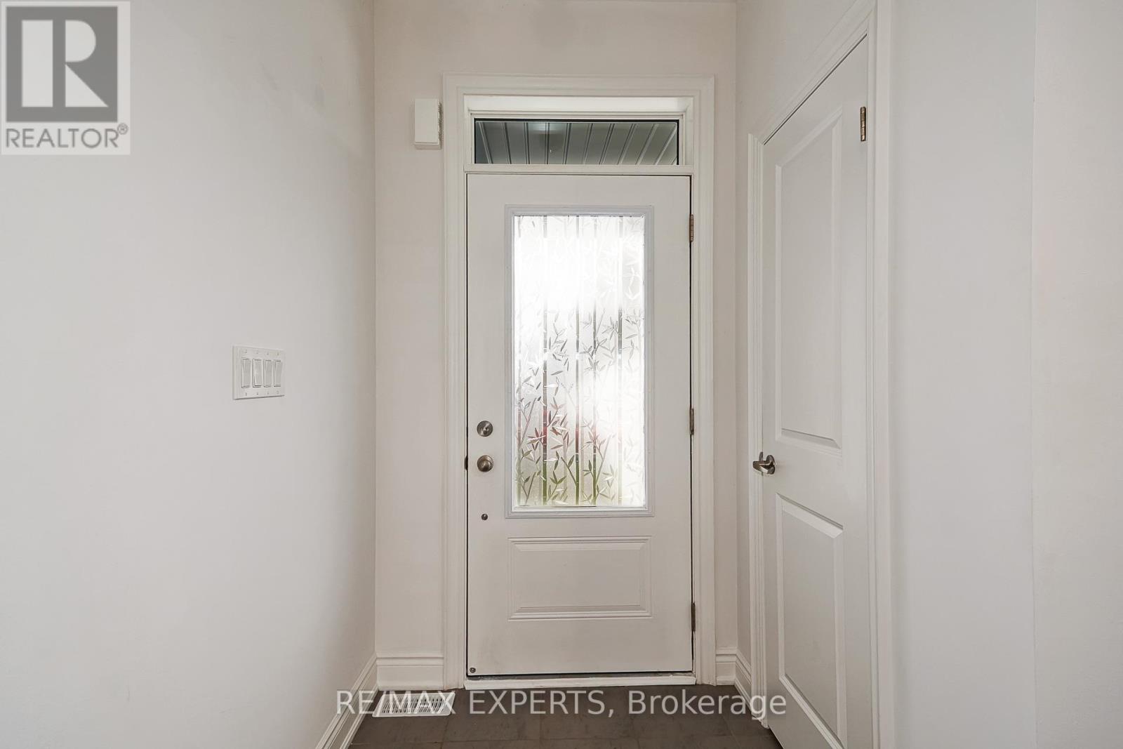 28 Lisa Street, Wasaga Beach, Ontario  L9Z 0K8 - Photo 11 - S12432213