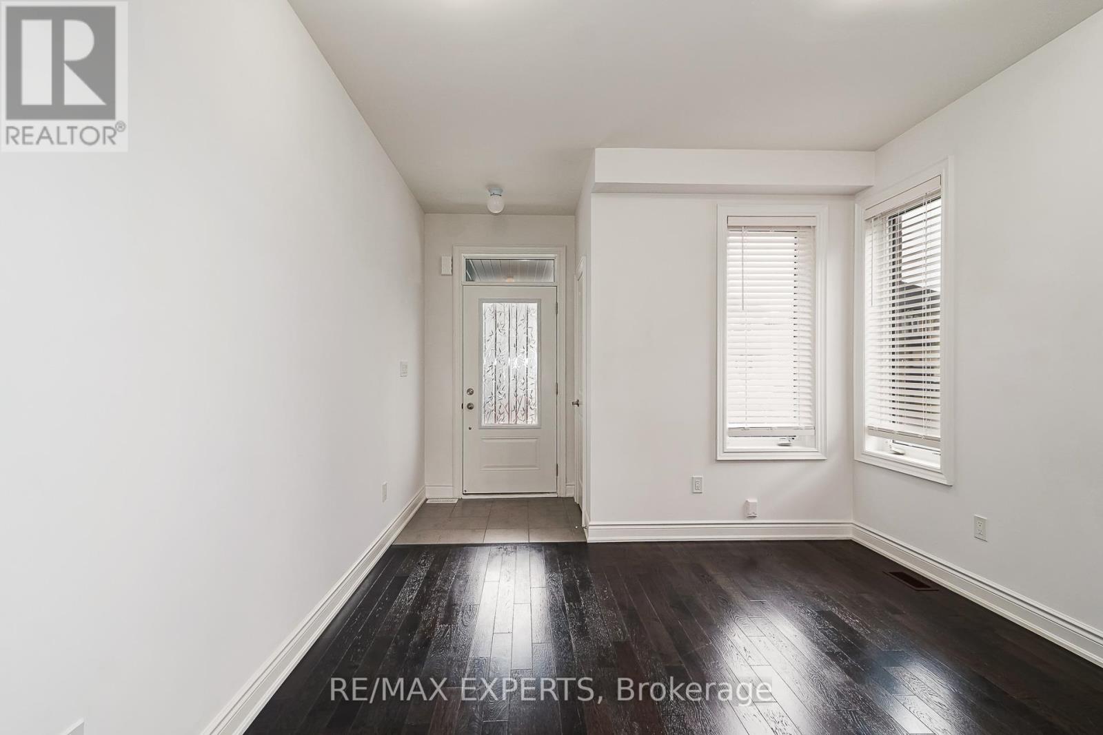 28 Lisa Street, Wasaga Beach, Ontario  L9Z 0K8 - Photo 12 - S12432213