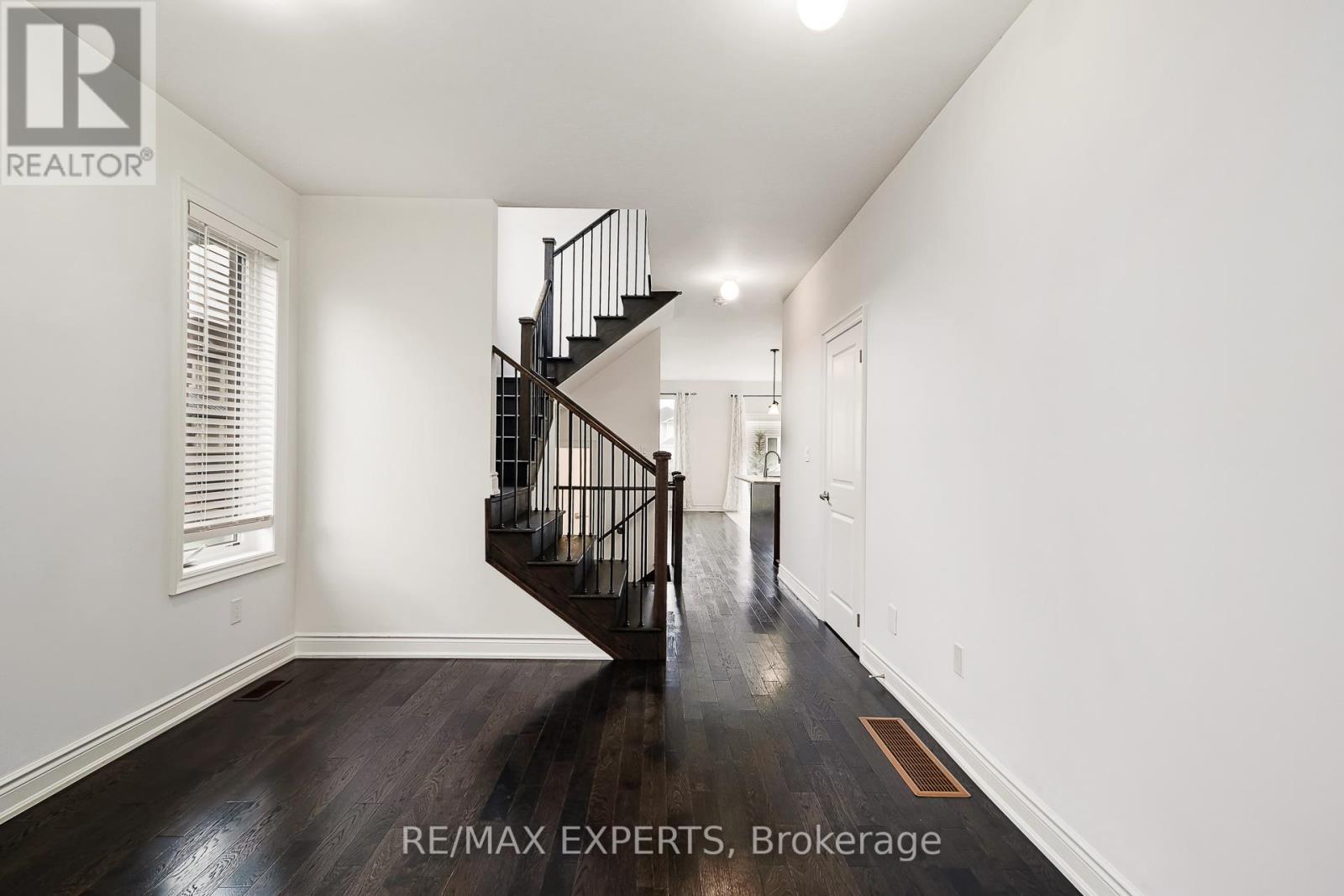 28 Lisa Street, Wasaga Beach, Ontario  L9Z 0K8 - Photo 14 - S12432213
