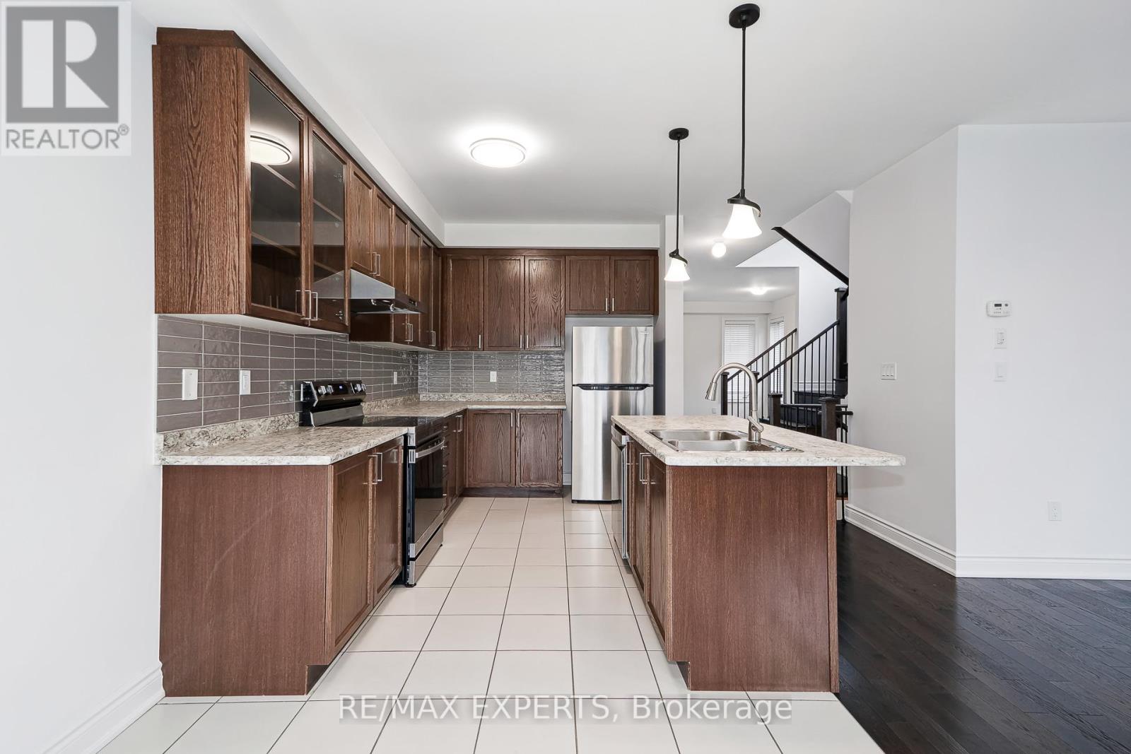 28 Lisa Street, Wasaga Beach, Ontario  L9Z 0K8 - Photo 16 - S12432213