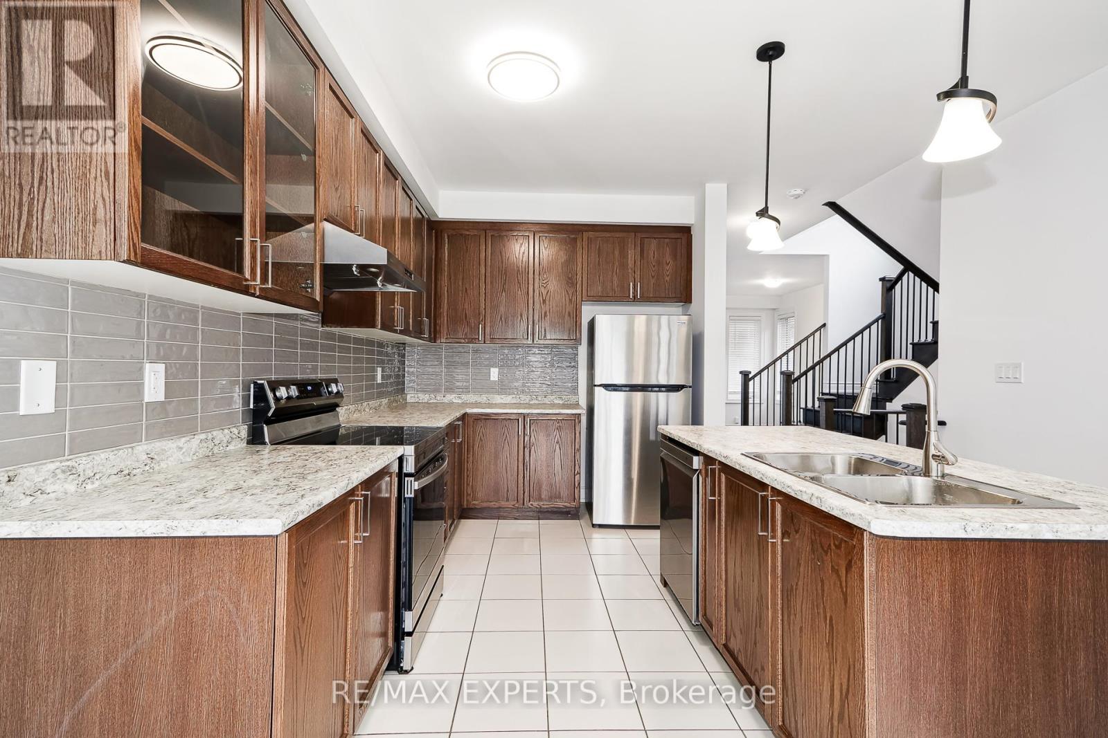 28 Lisa Street, Wasaga Beach, Ontario  L9Z 0K8 - Photo 17 - S12432213