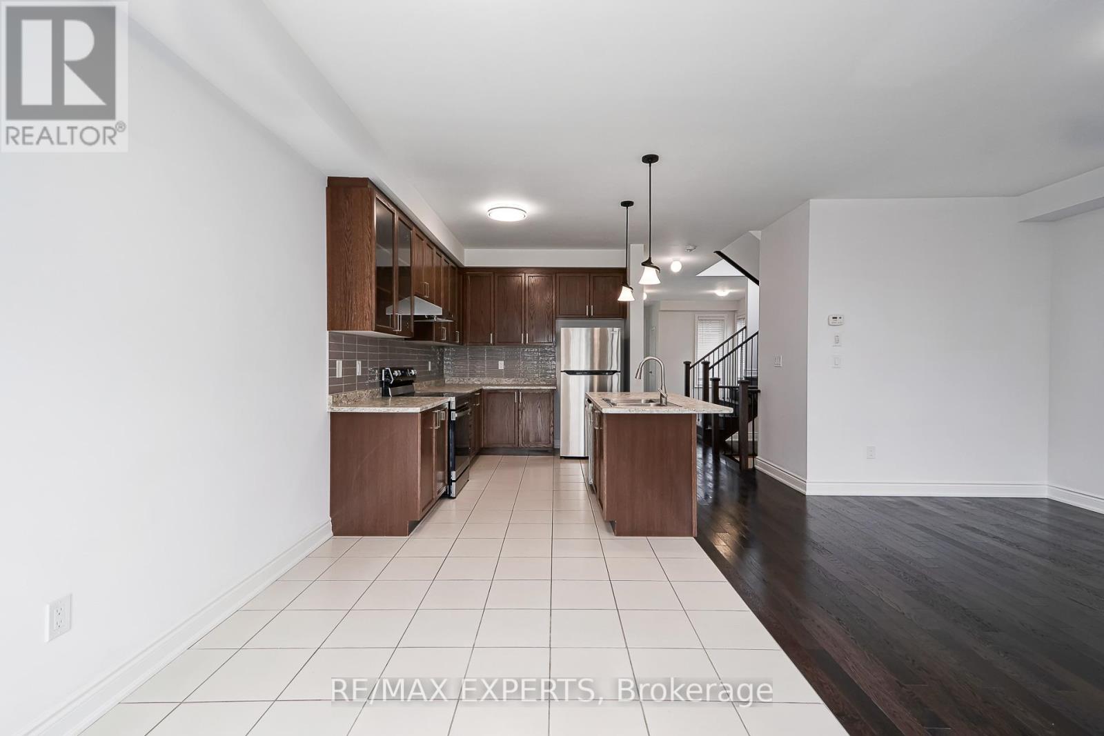 28 Lisa Street, Wasaga Beach, Ontario  L9Z 0K8 - Photo 18 - S12432213